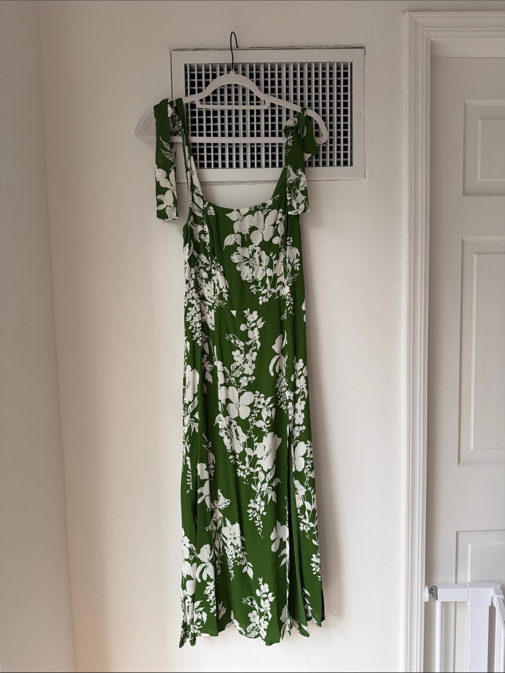 Reformation Green Maxi Dress with White Floral Print, size 6, tie shoulder